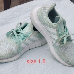 Adidas girls tennis shoes